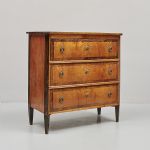 1086 2442 CHEST OF DRAWERS